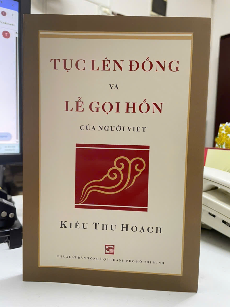 Tục lên đồng và lễ gọi hồn của người Việt 