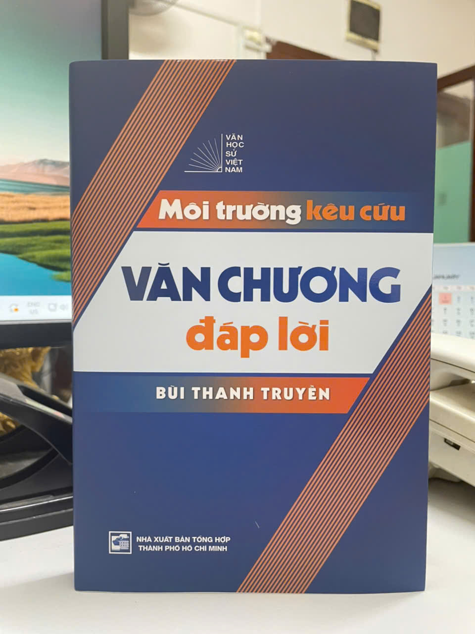 Văn học sử Việt Nam - Môi trường kêu cứu Văn chương đáp lời